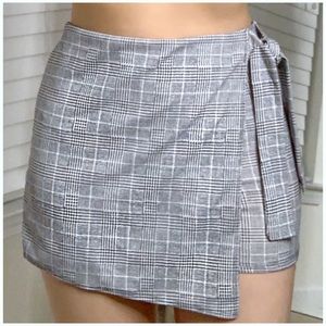 Grey plaid mini skort